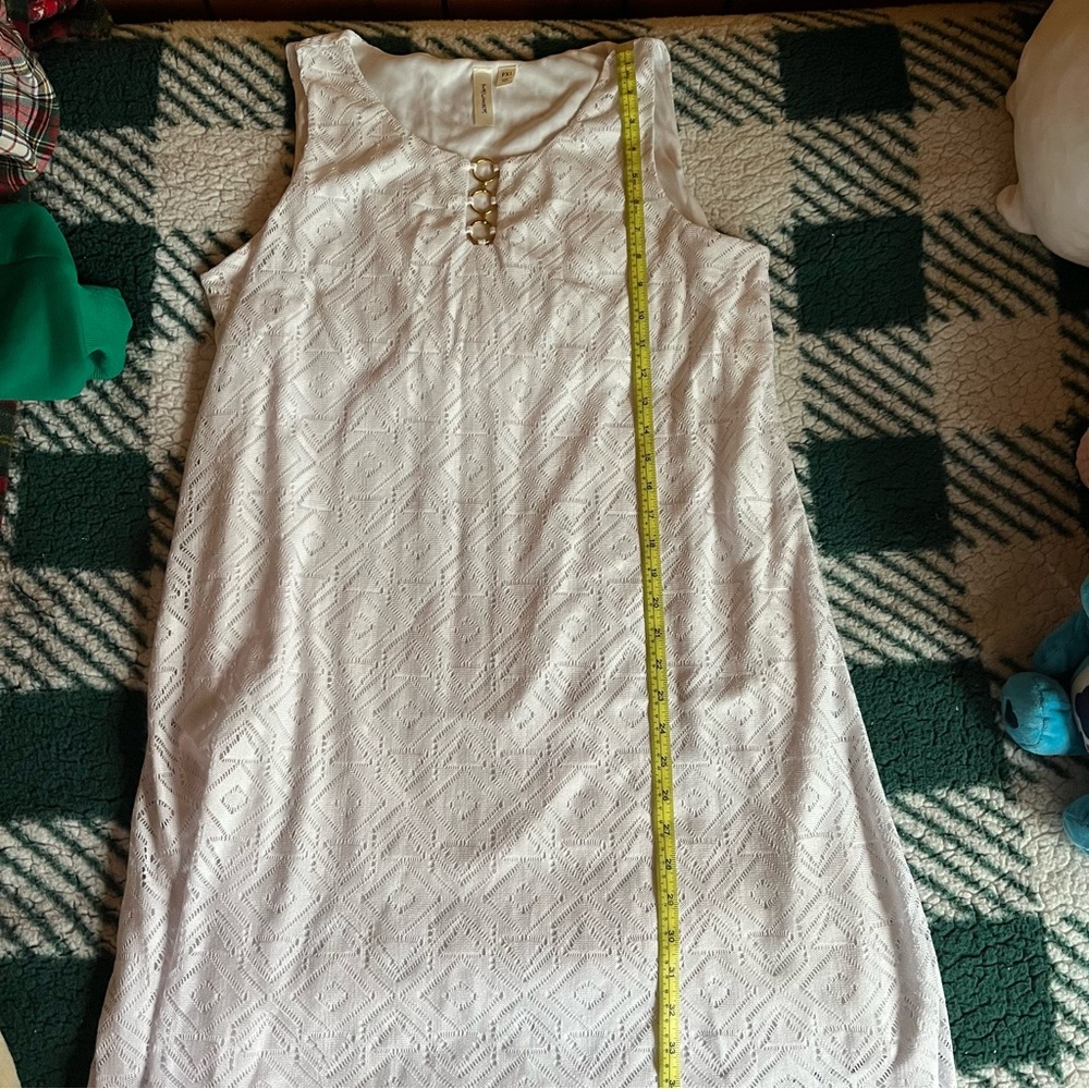 TACERA White Sleeveless Dress with Gold Ring Accent - Picture 9 of 10